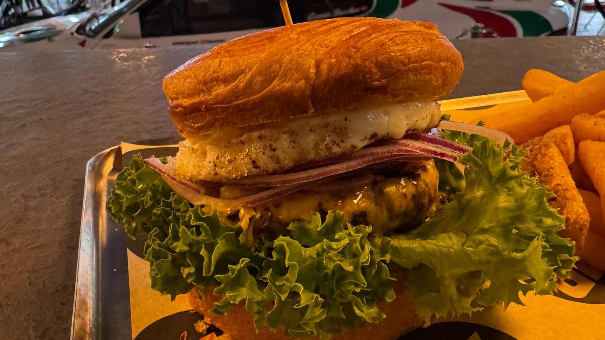 Burger „Bugatti Wagyu“ aus der eigenen Küche im Sim Racing Center Aadorf
