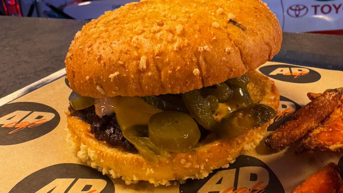 Burger „Lotus Jalapeño“ aus der eigenen Küche im Sim Racing Center Aadorf