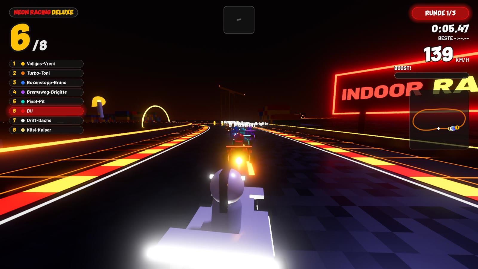 Neon Racing Deluxe Strecke Hafen-Stadt: Karts zwischen Containern und Kränen vor einer Brücke mit Sprung