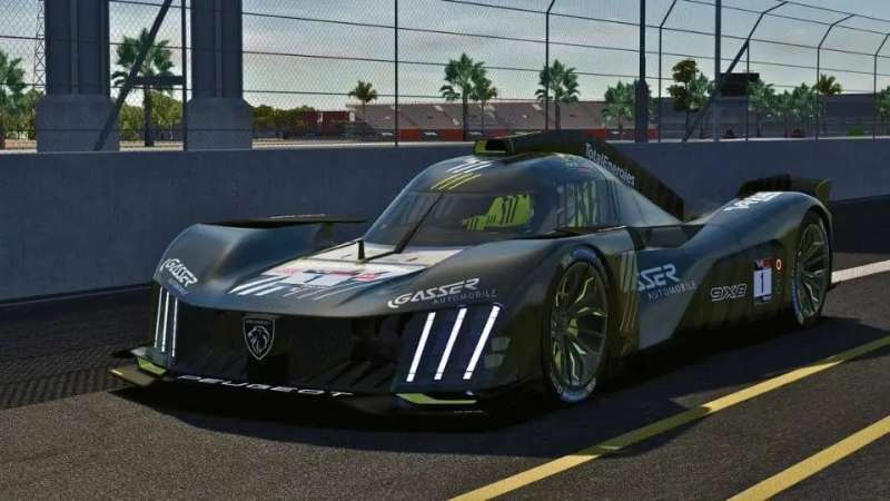 Rennwagen im Simulator, beklebt im Look einer Partnermarke